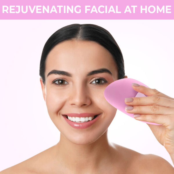 Nykaa Naturals CleanTouch 2 in 1 Face Brush & Massager for Deep Cleansing & Exfoliation - Blue - Image 4